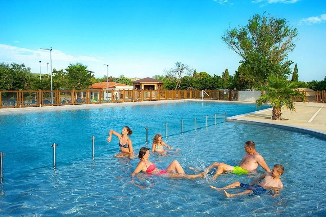 Entre Mer Et Roseaux - Piscine - Proche Centre Et Mer - Petfriendly 포르트라누벨 외부 사진
